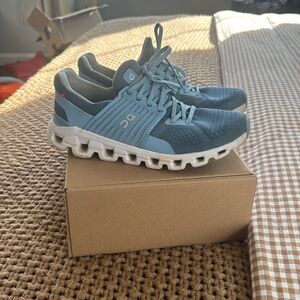 On cloud running shoes sz 8